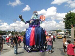 2007 Gloria Arroyo effigy by Ugatlahi Artist Collective
