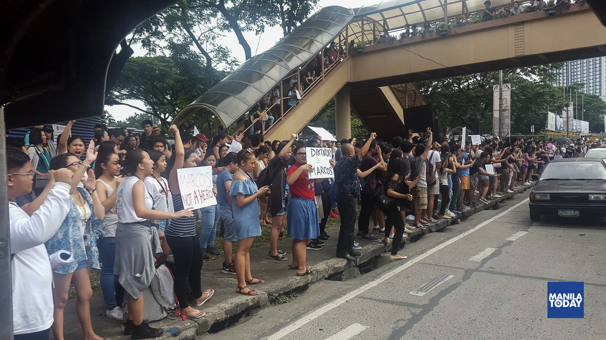 Ateneo students occupied the sidewalk along Katipunan Avenue in Quezon City to express their rage against Marcos' hero's burial.