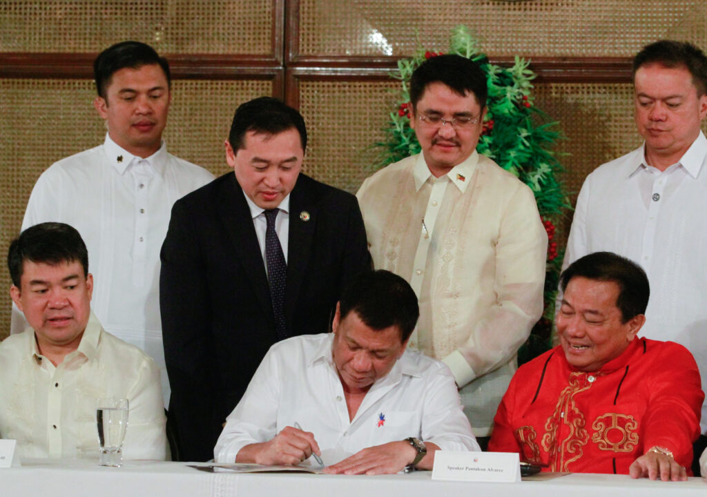 President Rodrigo Roa Duterte signs Republic Act No. 10924 or the General Appropriations Act (GAA) for the fiscal year 2017 at the Rizal Hall in Malacañang on December 22, 2016. EXEQUIEL SUPERA/Presidential Photo