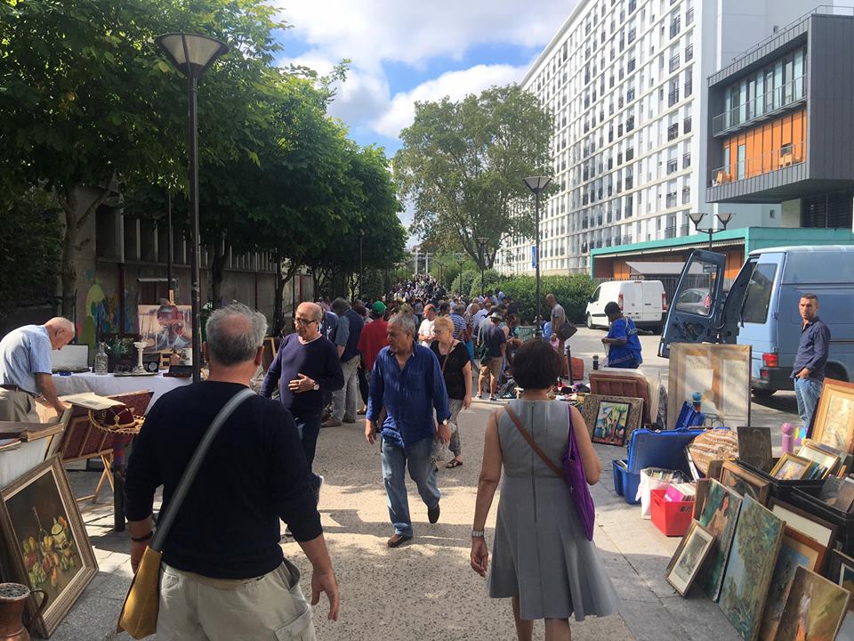 Stroll in a street in Paris where art works are sold. (Marie Mercado)