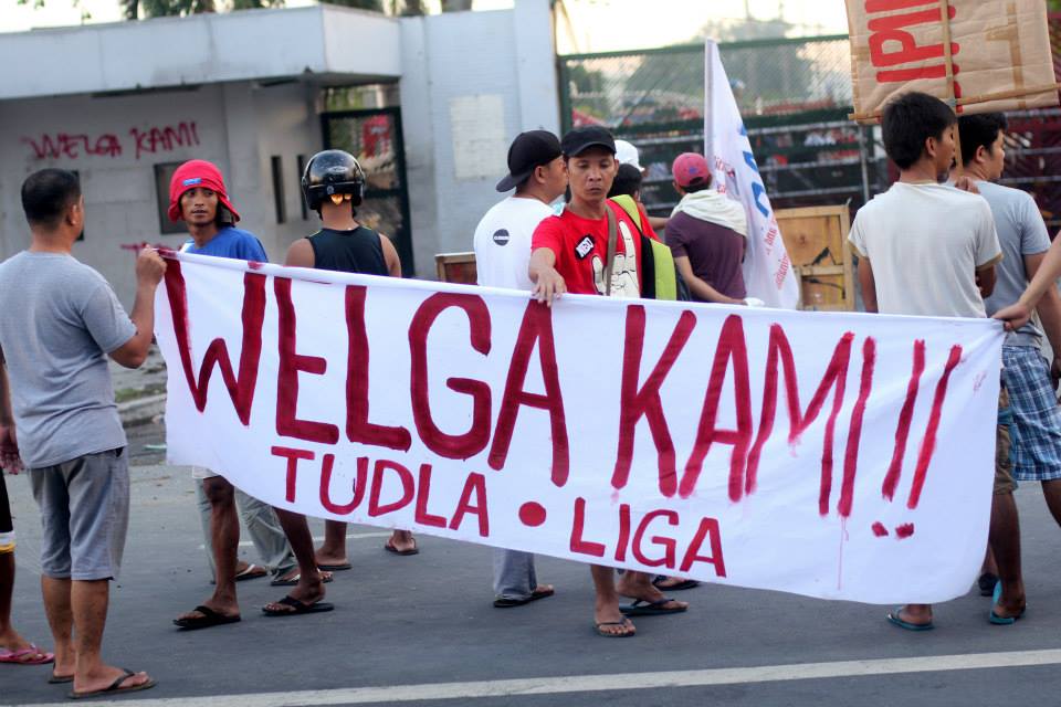 Striking Tanduay contractual workers in Laguna. (Southern Tagalog Exposure)