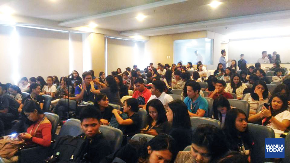 University of Makati students participate in the #GreenMetroManila initiative.
